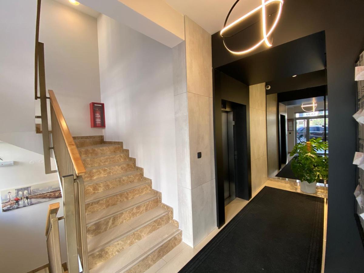 Fanky City Apartments 포드고리차 외부 사진